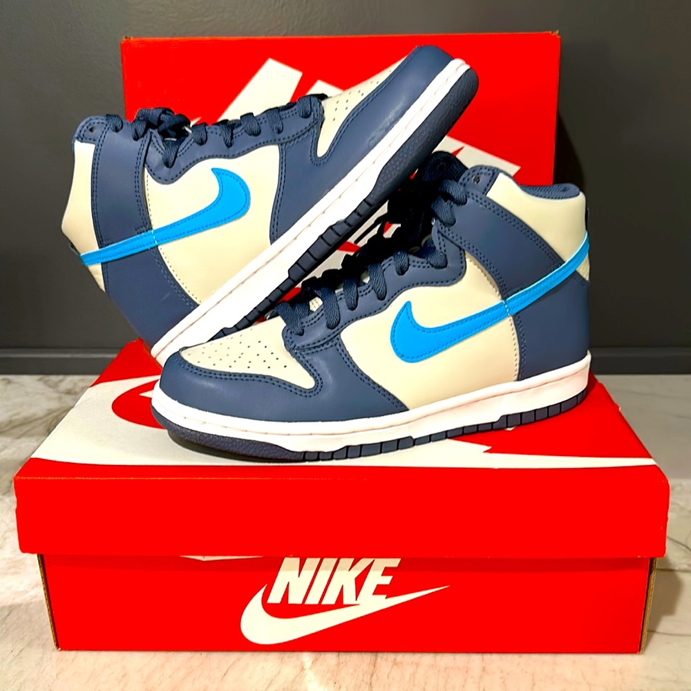 NIKE DUNK HIGH GS
"Light Bone / Diffused Blue" 6y&6.5y/7.5w&8w